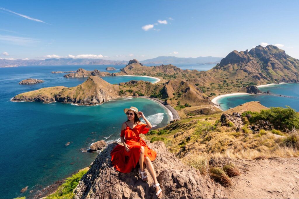Teknik fotografi sederhana menggunakan kamera HP di Pulau Padar untuk mendapatkan komposisi landscape yang seimbang dan tajam